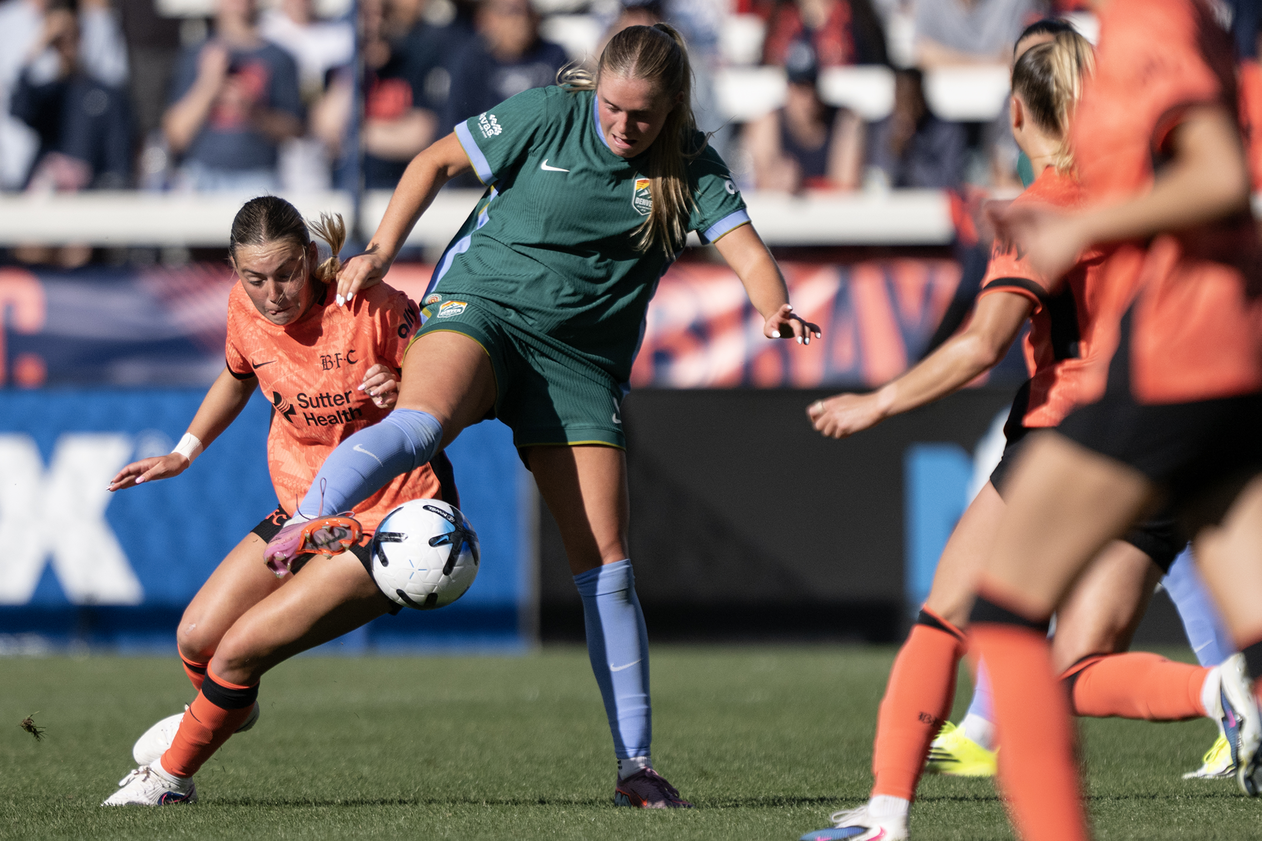 Alex Pfeiffer (17) of the Bay FC and Devin Lynch...