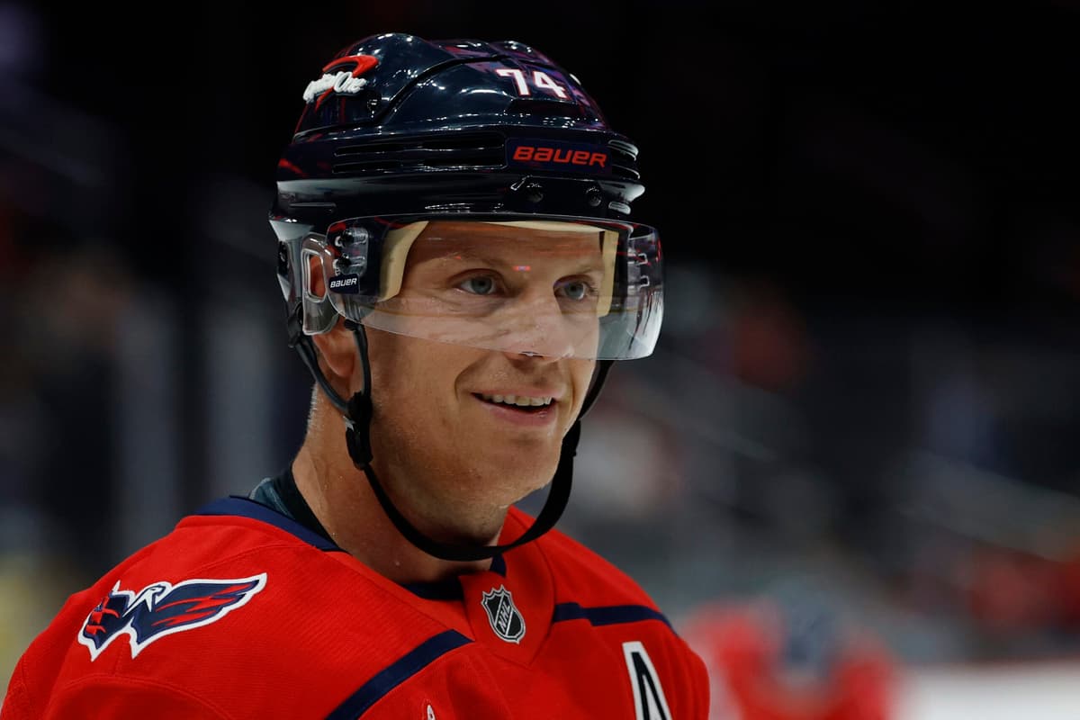 Ducks acquire John Carlson from Capitals for draft picks