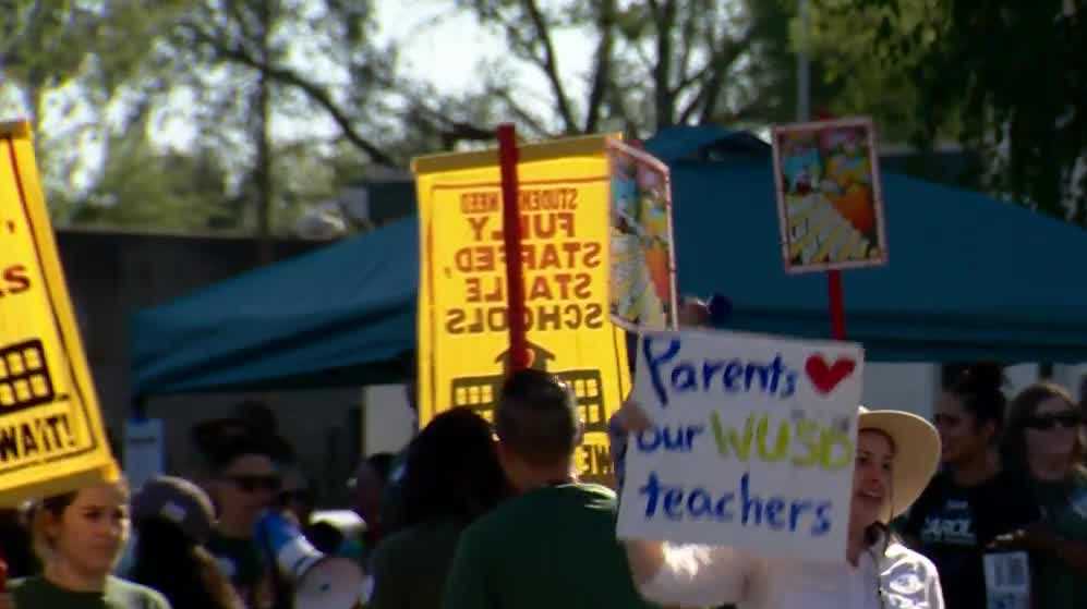 West Sacramento teachers union holds rally amid contract talks