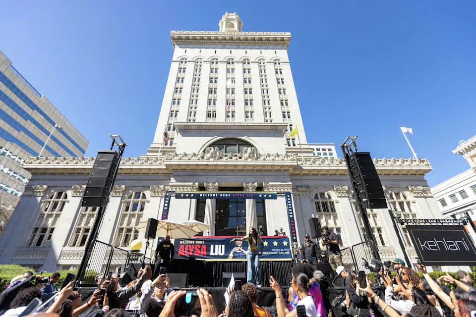 Kehlani performs during the Alysa Liu Celebration Rally at Frank Ogawa Plaza in front of Oakland City Hall in Oakland, Calif., on March 12, 2026. (Douglas Zimmerman/SFGATE)
