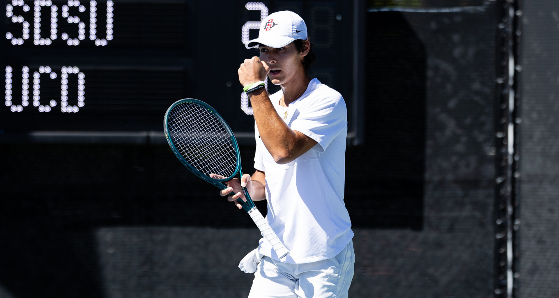 Aztecs Win MW Opener 4-2 Over Air Force