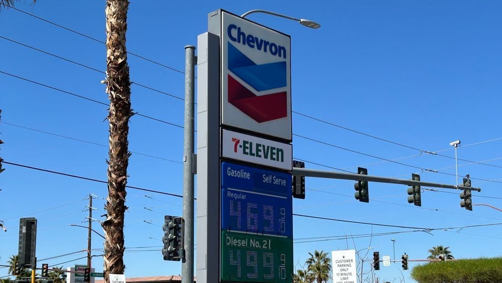 Gas station sign (KSNV){p}{/p}