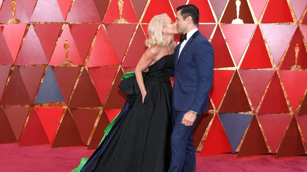 HOLLYWOOD, CA - MARCH 04:  (L-R) Kelly Ripa and Mark Consuelos attend the 90th Annual Academy Awards at Hollywood & Highland Center on March 4, 2018 in Hollywood, California.  (Photo by Kevork Djansezian/Getty Images)