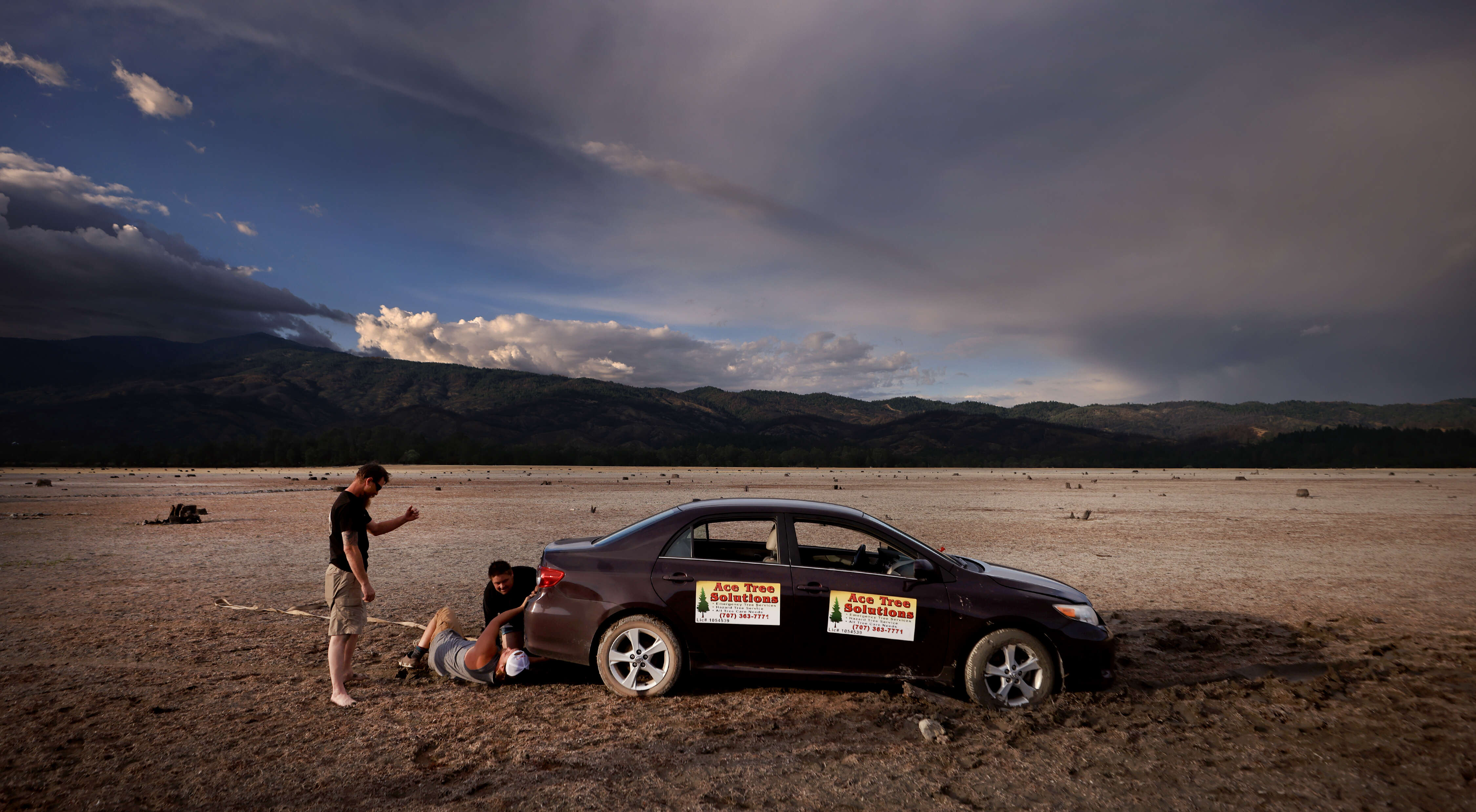 James Henry, left, Brandon Henry, middle, and James Stencil, attempt...