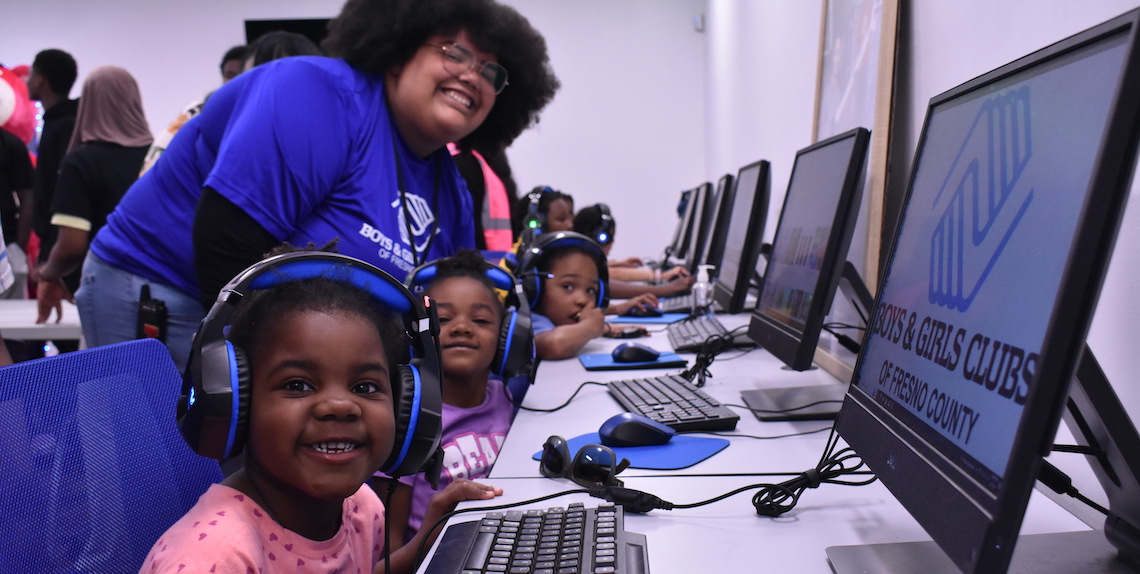 kids in a computer lab