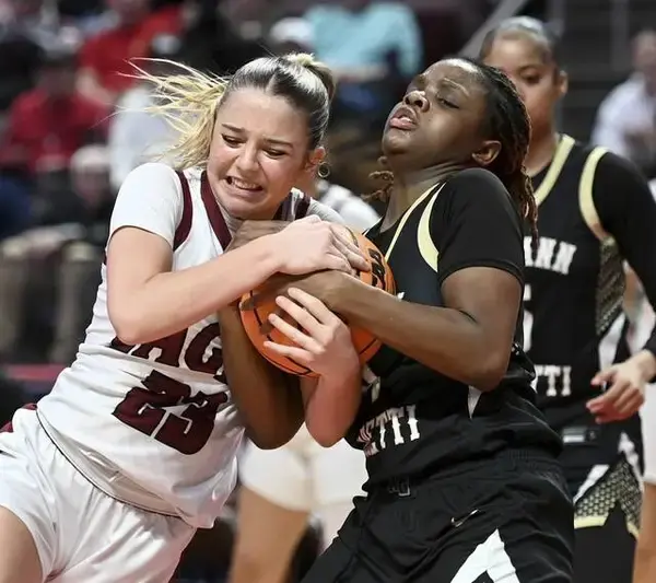 Neumann-Goretti pulls away from Oakland Catholic in PIAA Class 4A championship game