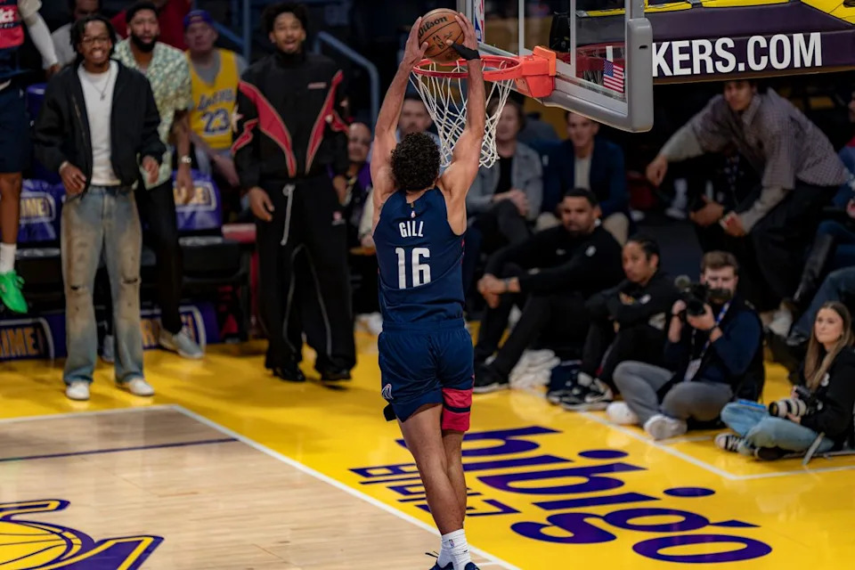 Washington Wizards forward Anthony Gill (16) dunking during an NBA basketball game against the Los Angeles Lakers on March 30th, 2026 in Los Angeles, CA.