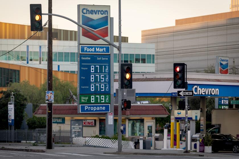 Los Angeles, CA - March 19: A gas station on Thursday, March 19, 2026 in Los Angeles, CA. (Eric Thayer / Los Angeles Times)