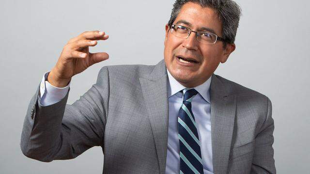 New York Times Bureau Chief Manny Fernandez graduated from Fresno State’s journalism program in 1997.