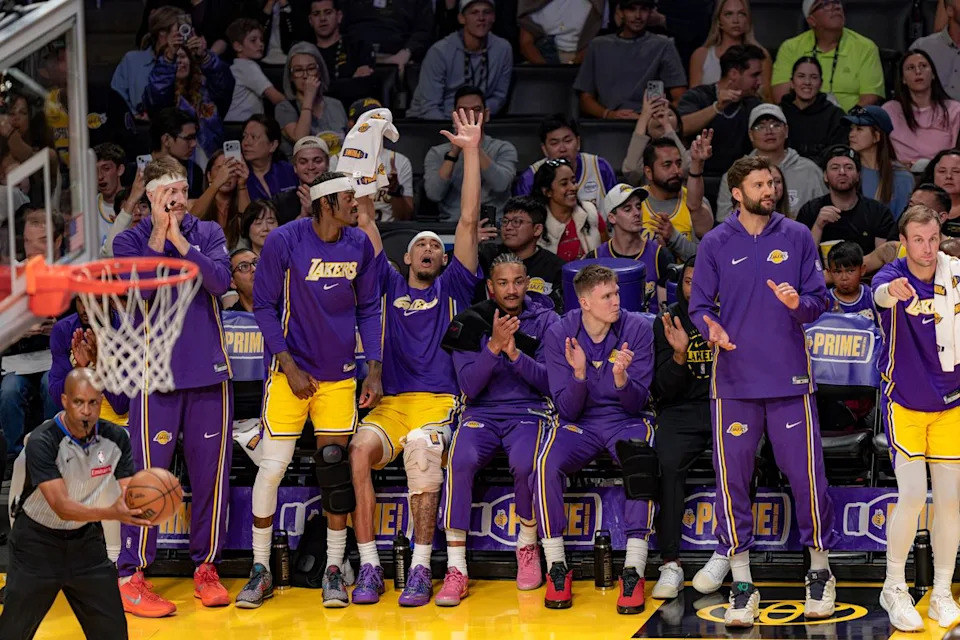 Los Angeles Lakers bench celebrating a Jaxson Hayes (11) dunk during an NBA basketball game against the Washington Wizards on March 30th, 2026 in Los Angeles, CA.