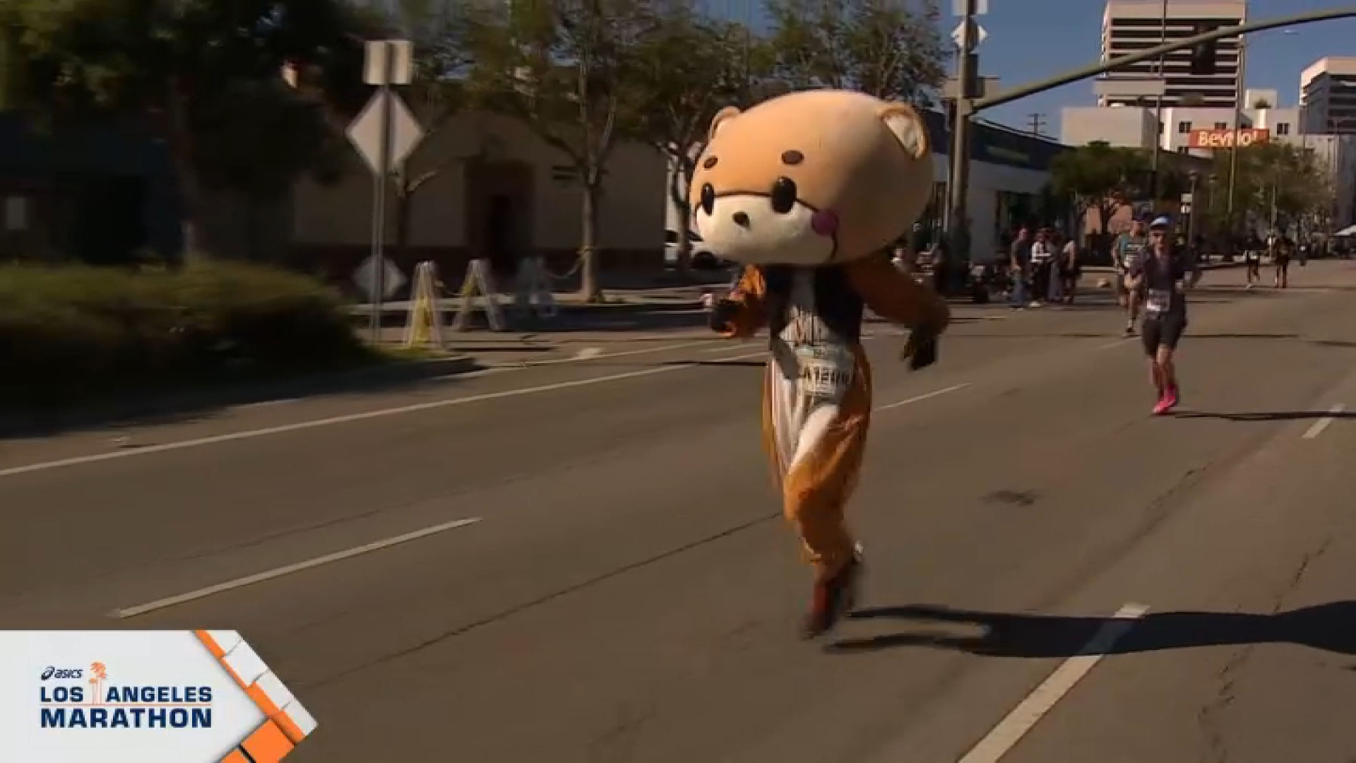 Viral runner Bearsun is spotted at the 2026 LA Marathon.