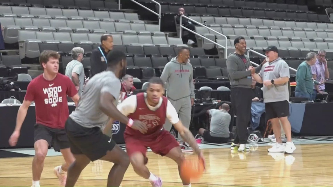 Razorbacks arrive in San Jose ahead of Sweet 16