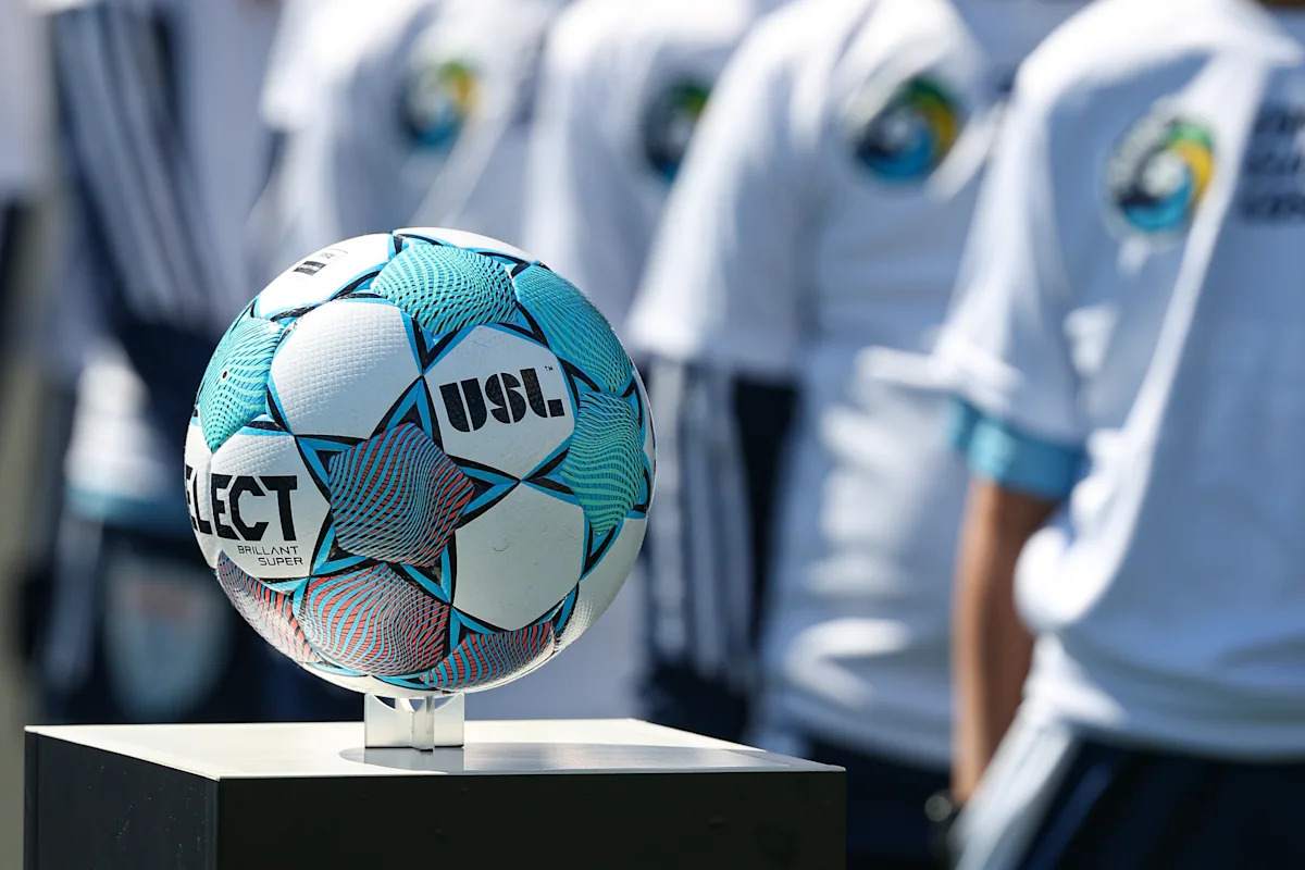 USL goalkeeper sent off for throwing extra ball onto field after failed stoppage time equalizer