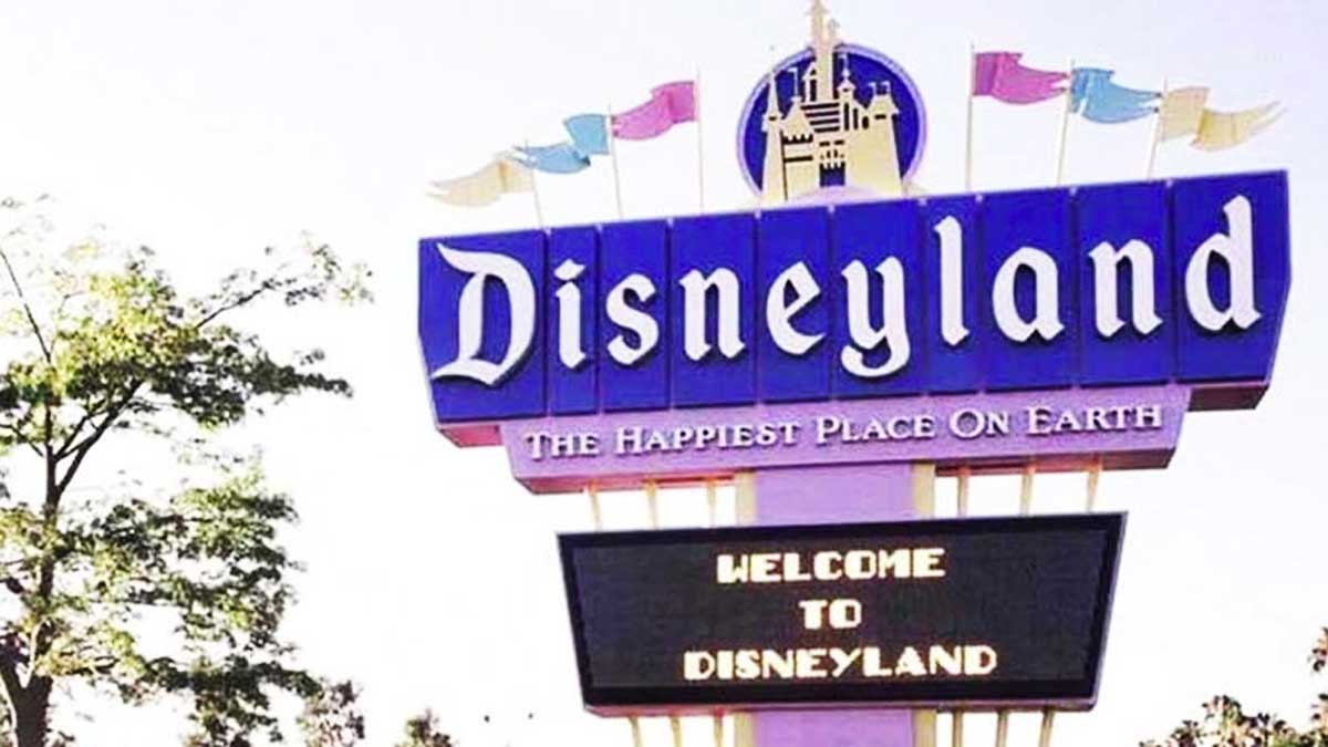 Five Disneyland cast members hospitalized in hazardous materials incident – NBC Los Angeles