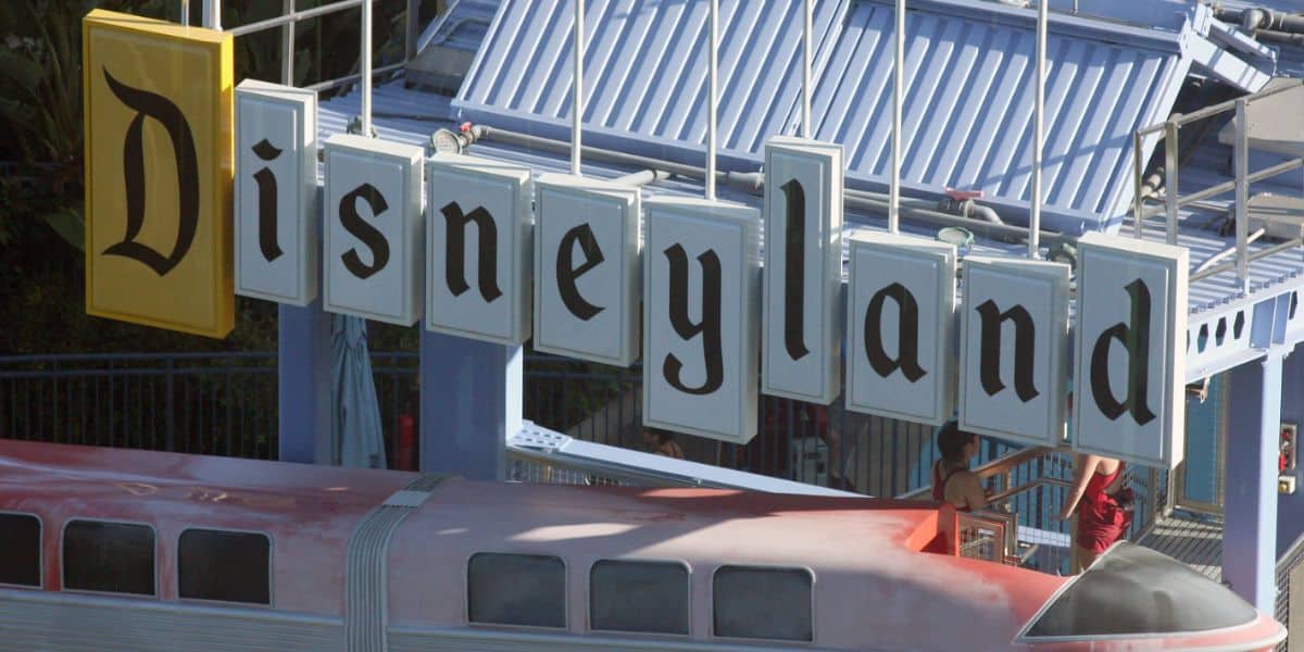 The iconic Disneyland marquee.