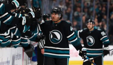 Sherwood signs 5-year, $28.75 million contract to remain with Sharks