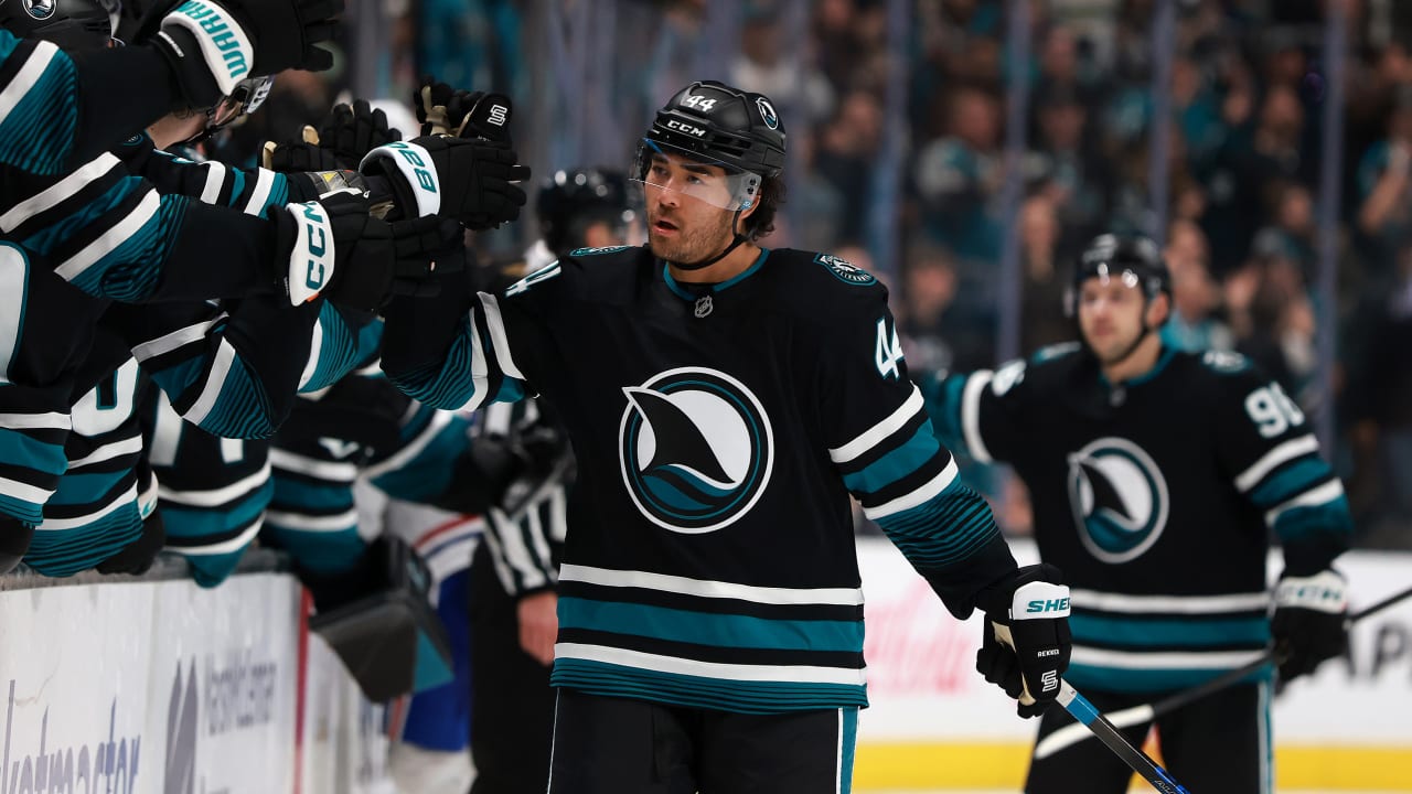 Sherwood signs 5-year, $28.75 million contract to remain with Sharks