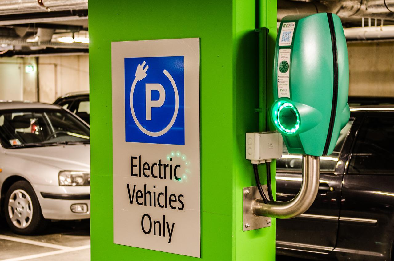 Transportation and Justice Departments Challenge California Electric Vehicle Mandate in Federal Lawsuit