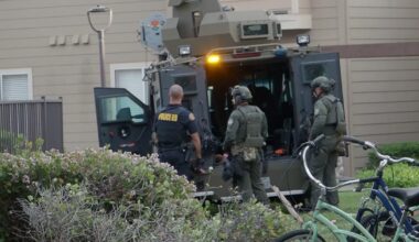 Suspect barricaded in Folsom apartment surrenders after allegedly attacking stranger with bat