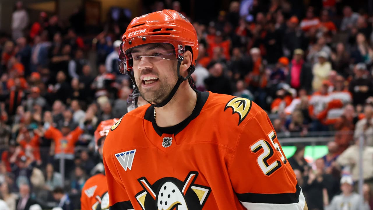 Poehling signs 4-year contract with Ducks