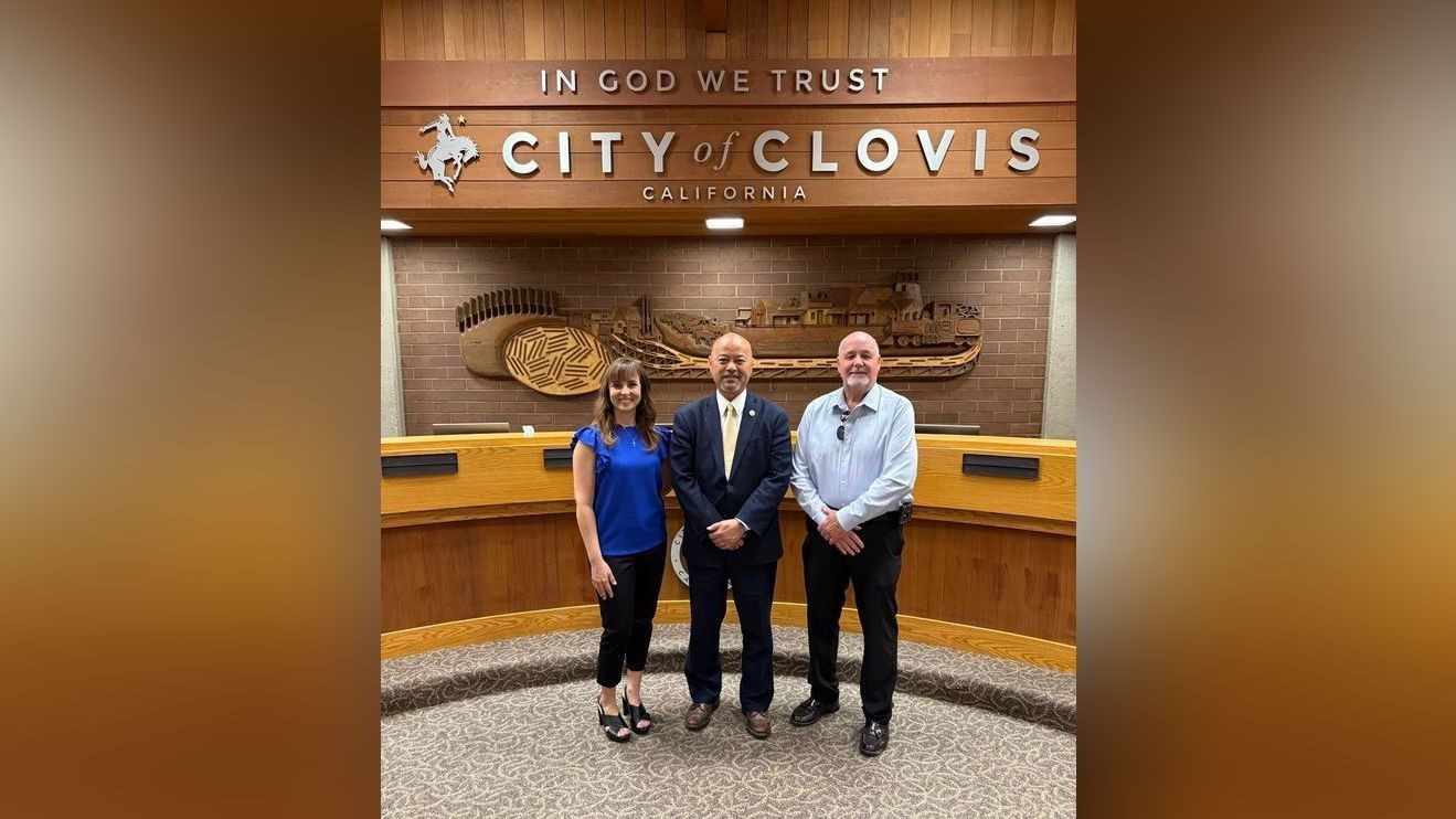 Clovis council chambers add 'In God We Trust' after petition and donations