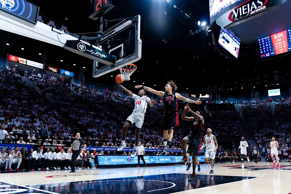 San Diego State guard BJ Davis (10) attempts a layup during an NCAA Basketball game between UNLV and San Diego State, Friday March 6, 2026 at Viejas Arena in San Diego, Calif.