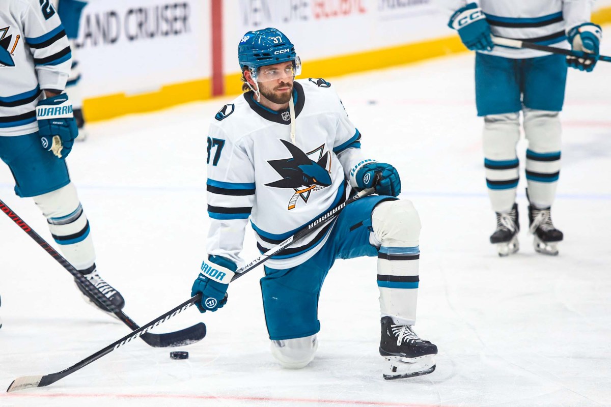 Timothy Liljegren traded to Capitals by Sharks for draft pick