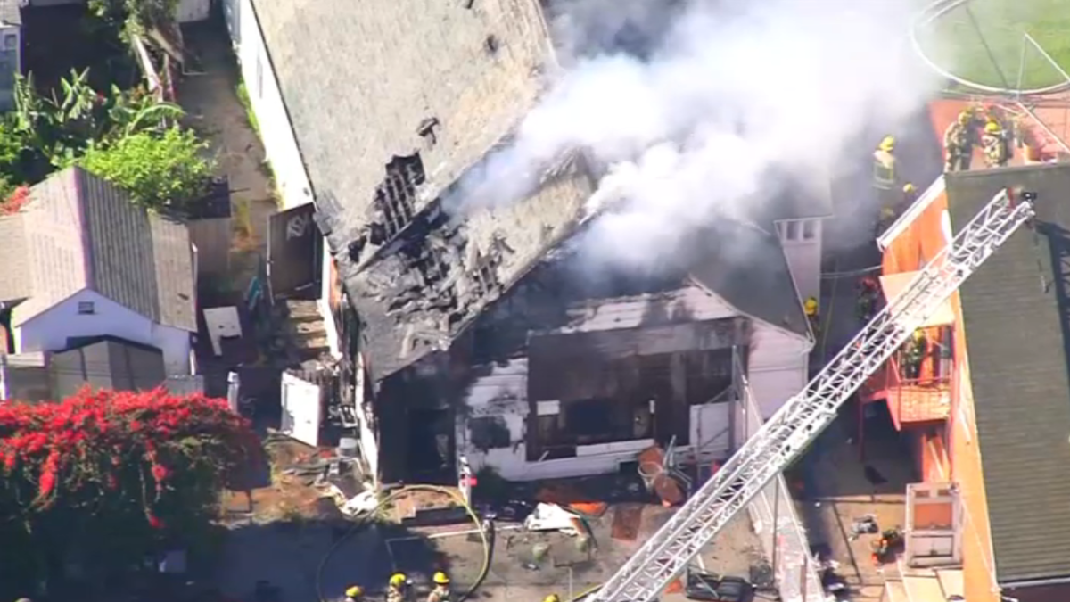Part of vacant church roof collapses in Mid City fire – NBC Los Angeles