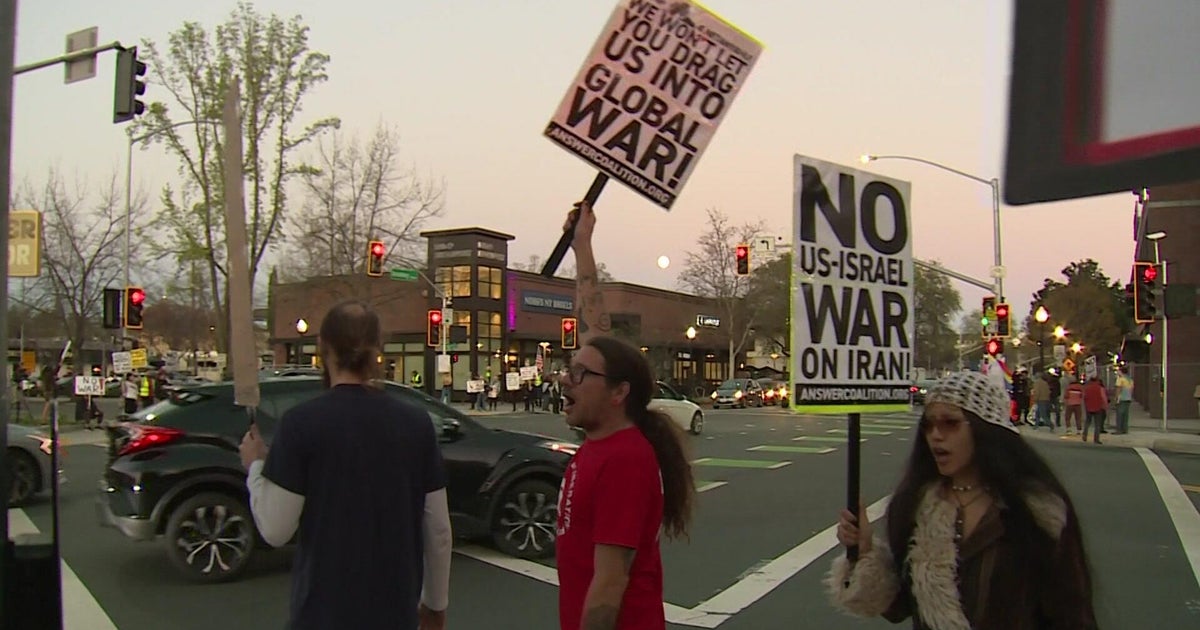 Sacramento protesters rally against escalating U.S.-Israeli war with Iran