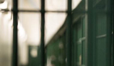 Man who hurled Molotov cocktail at LA hotel with feds gets 5 years – Daily News