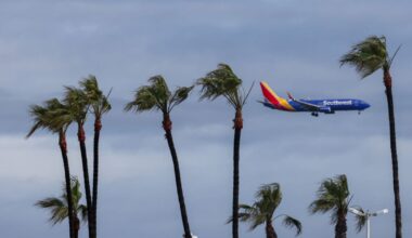 Dangerous Santa Ana winds to blast Southern California through the weekend: Timeline