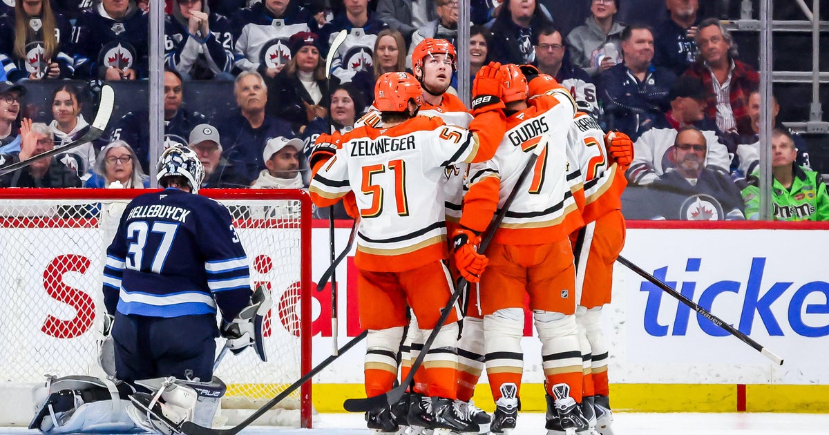 Ducks' second-period outburst helps to sink Jets 4-1
