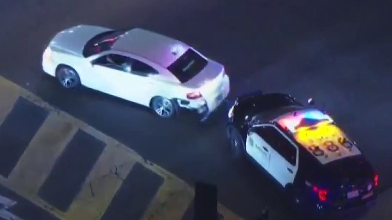 Driver leads car chase in Los Angeles County