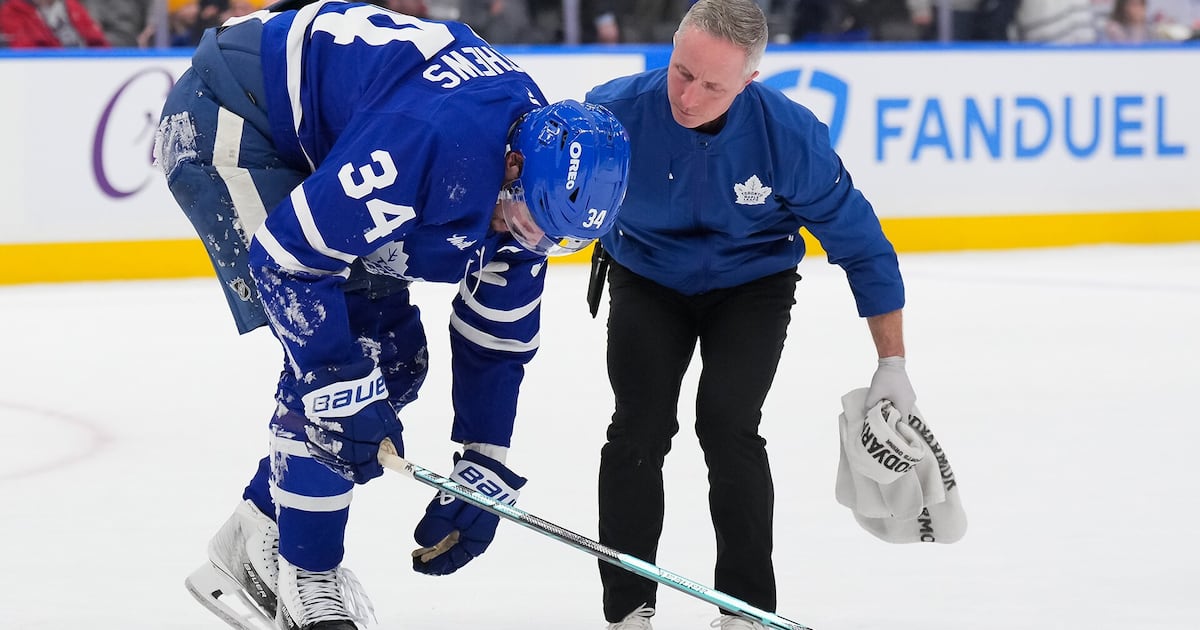 Maple Leafs’ Matthews suffers knee injury after taking hit from Ducks’ Gudas – TSN