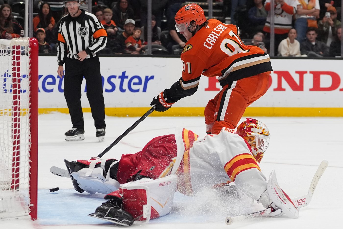 Gauthier scores twice as Ducks edge Flames 3-2 in shootout
