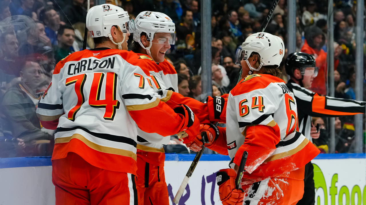 Granlund scores twice, Ducks edge Canucks to extend lead in Pacific