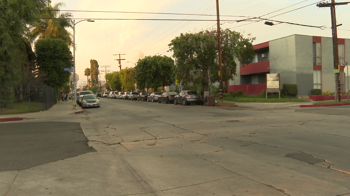 Man accused of kidnapping teen after offering ride in Mission Hills – NBC Los Angeles