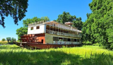 This Strange Abandoned Riverboat In Sacramento Has John Wayne Ties And A Fitting Name