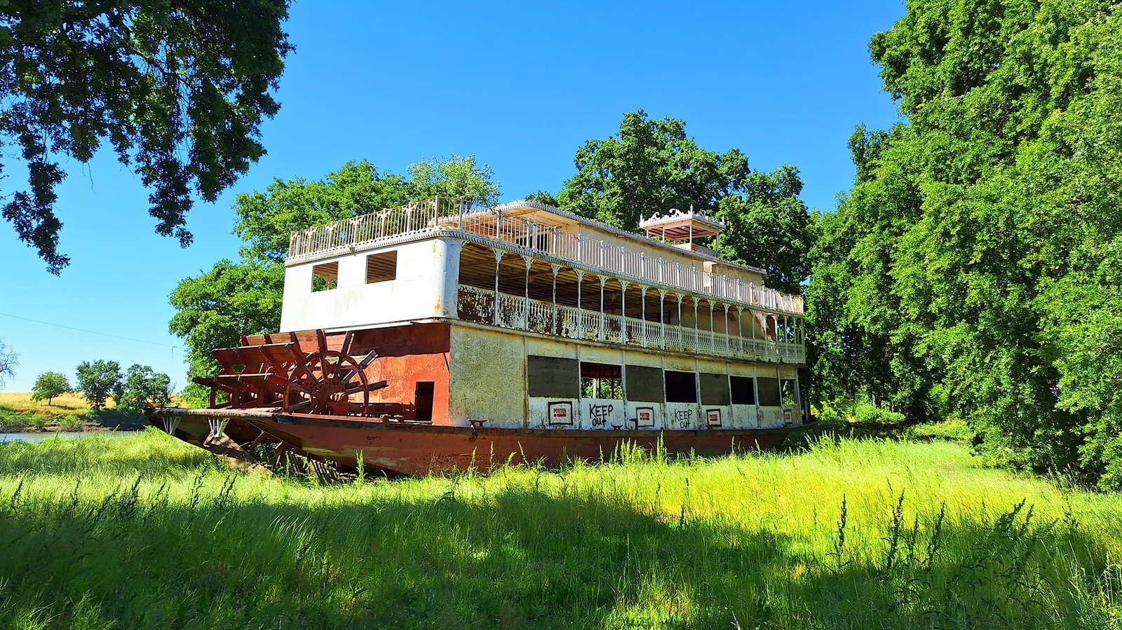 This Strange Abandoned Riverboat In Sacramento Has John Wayne Ties And A Fitting Name