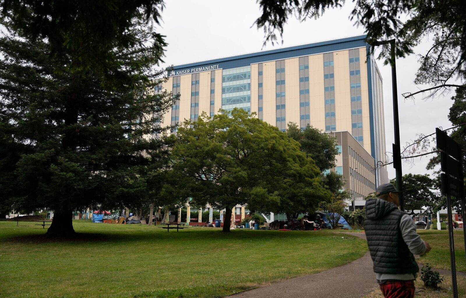 Oakland demands hospitals continue services