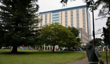 Oakland demands hospitals continue services