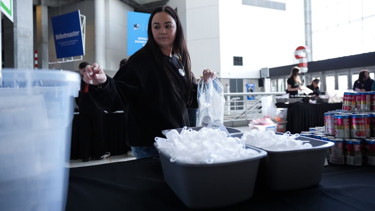 Sharks Foundation awards $40,000 Community Assist Grant to Scientific Adventures for Girls