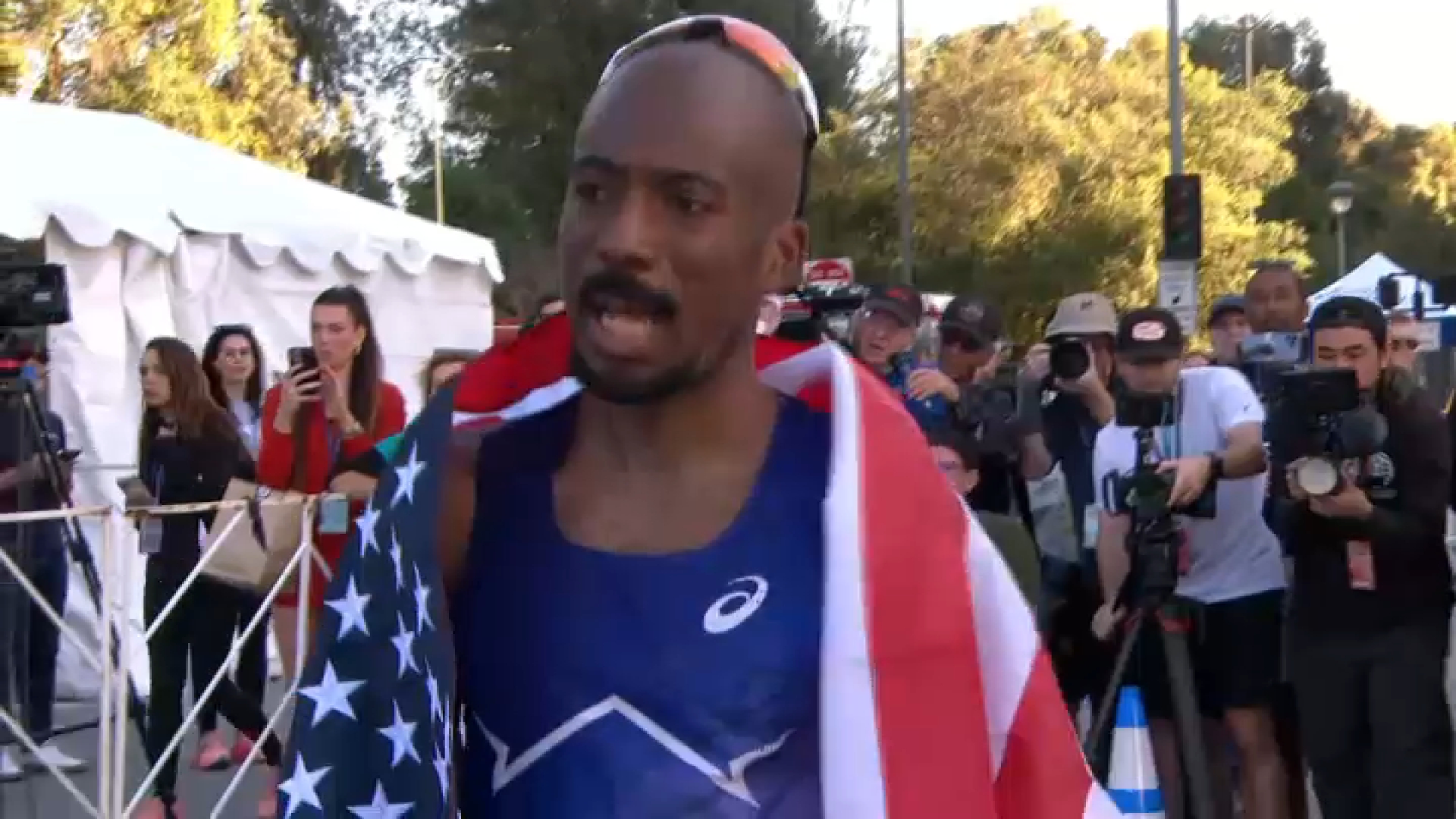 American Nathan Martin claims victory in the men’s pro division with an unofficial time of 2:11:16.50.