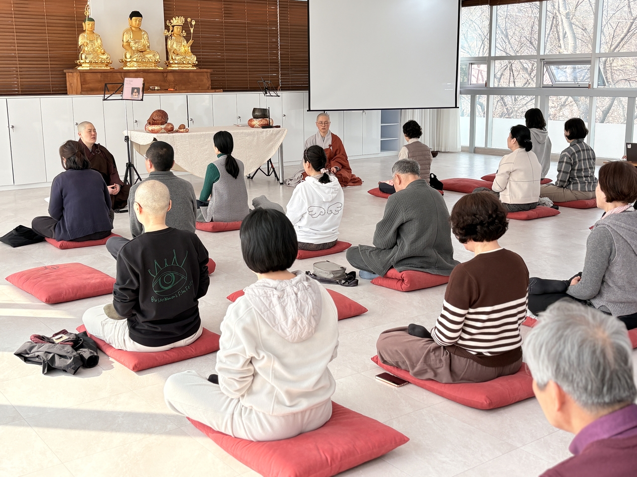 The Ven. XianAn, also known as Hyun-an in Korea, leads a meditation session on March 19 at Hongbeopsa, a temple in Busan. (JF Seon Center)