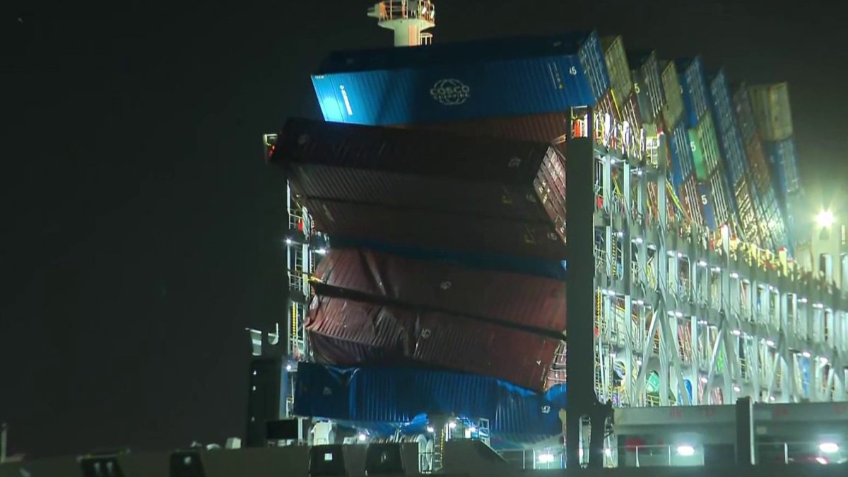 Shipping containers at risk of falling into water at Port of Long Beach – NBC Los Angeles