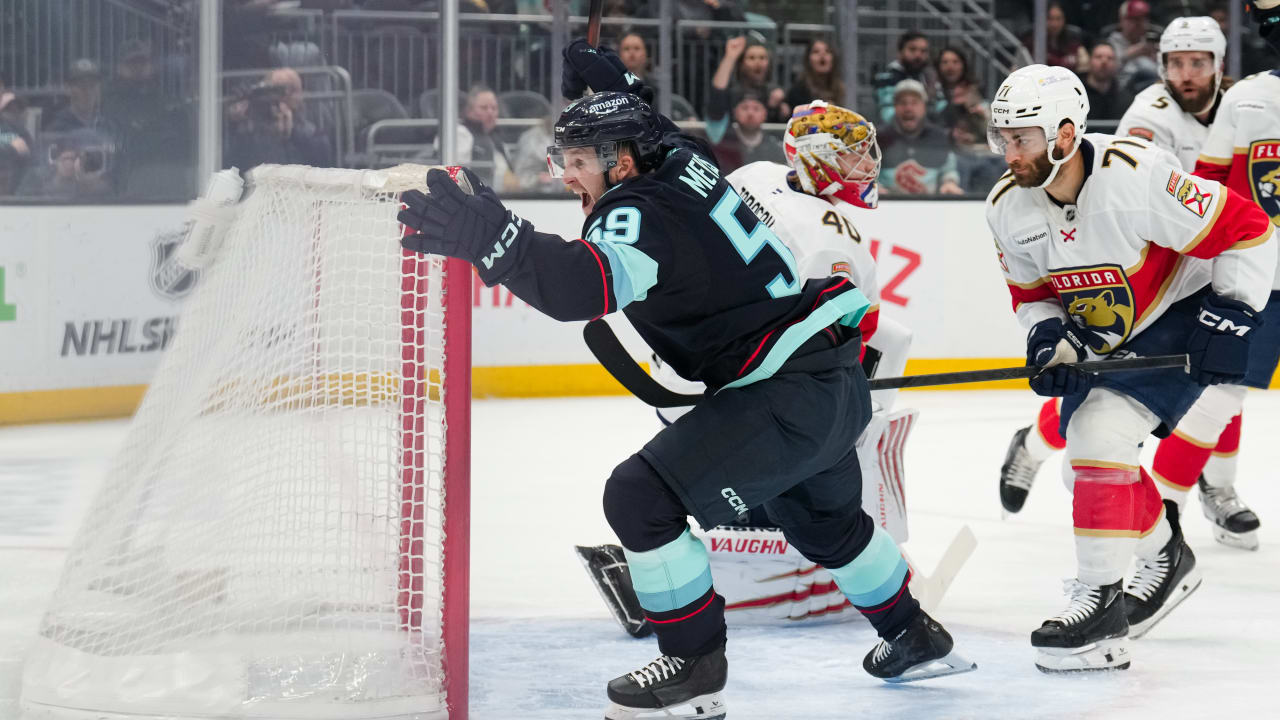 Meyers deflects in opener | NHL.com