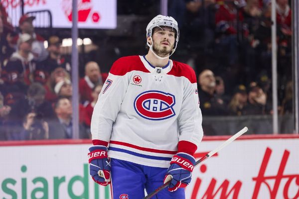 Canadiens' Dach exits after high hit from Ducks' Viel