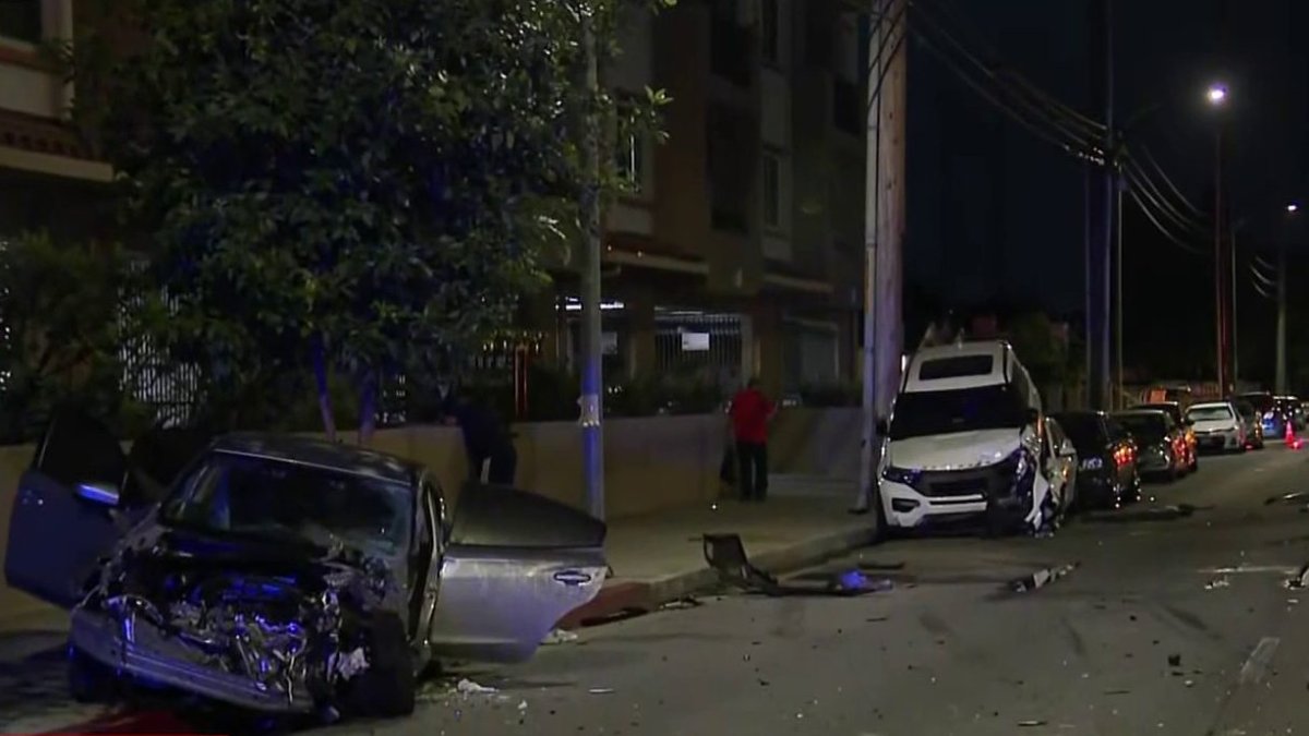 Pursuit ends in crash on Reseda street – NBC Los Angeles