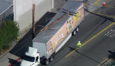 Semi-truck collides with power pole in Montebello