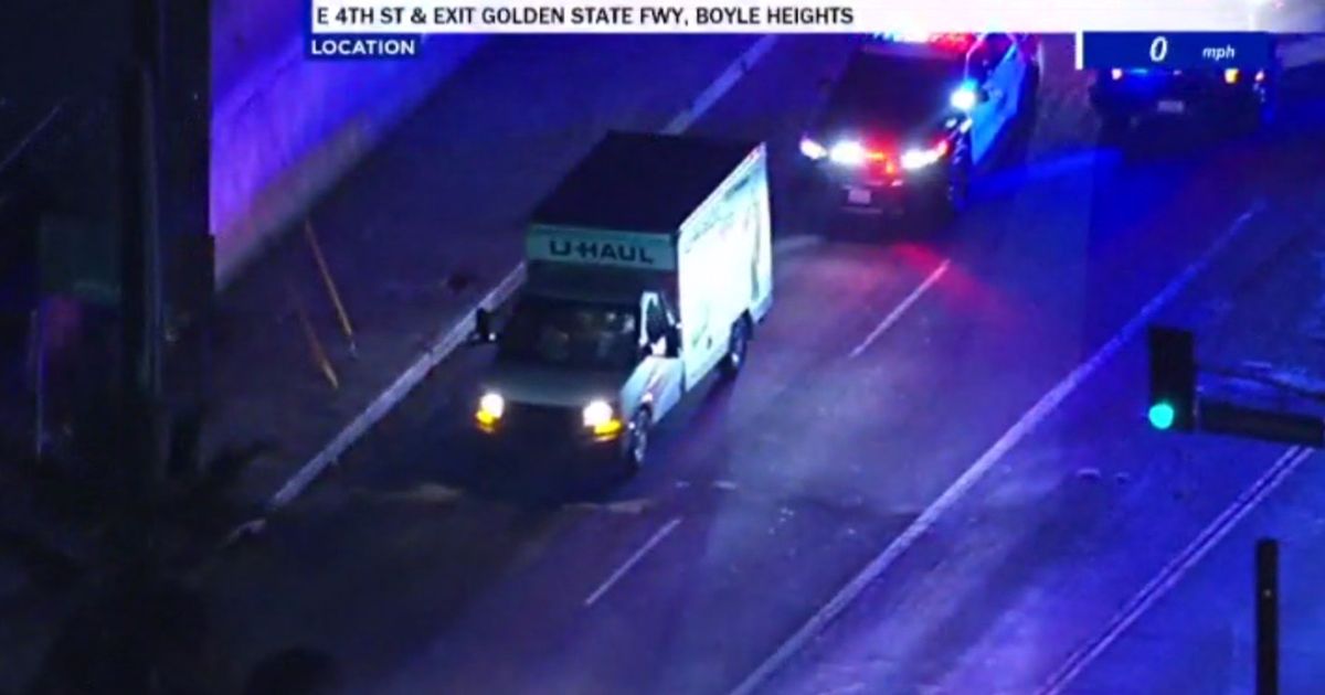Robbery suspect arrested after East LA pursuit in U-Haul box truck